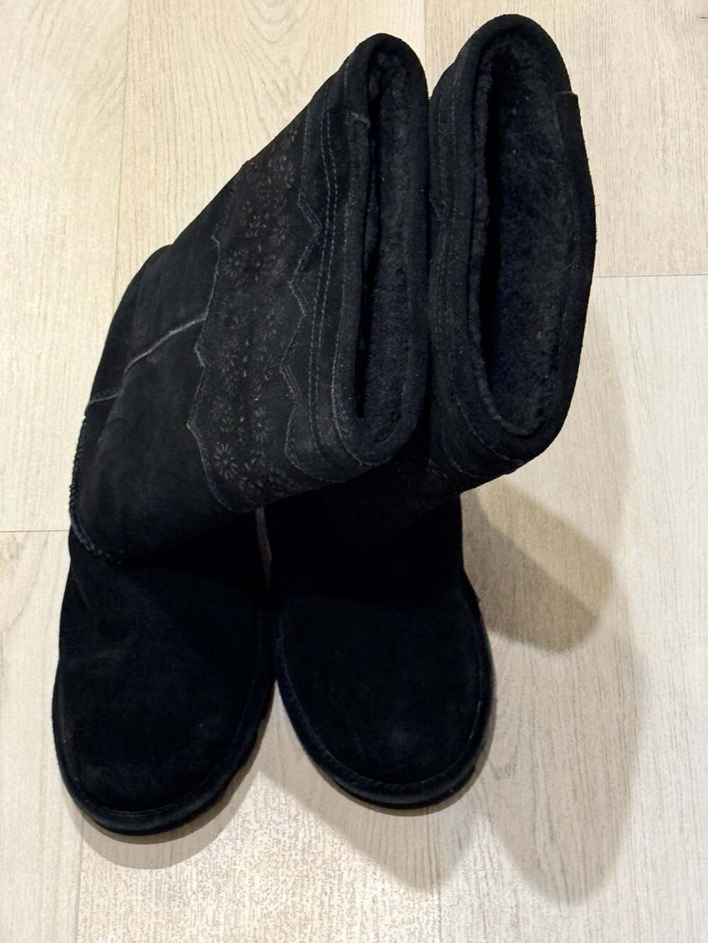 Bearpaw Tall Suede Winter Boots Size 11 Black Embroidered Collar